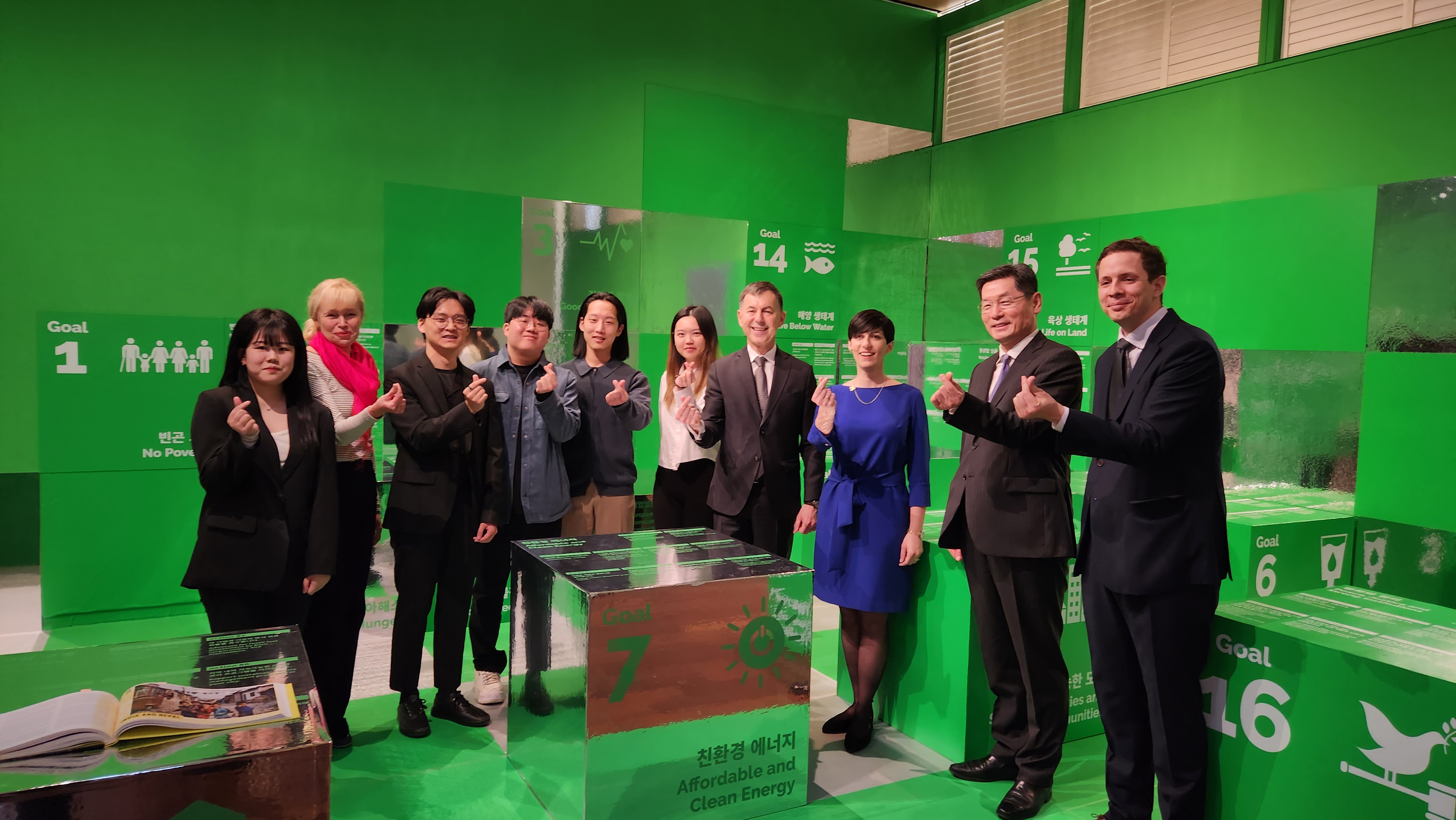 Czech Government and Parliamentary Delegation to Korea Visited “Towards the Day After Today” Exhibition at KF Gallery 