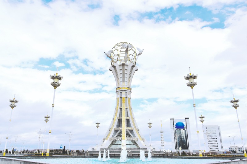 (detox) The monument for peace, Ashgabat city, Turkmenistan.JPG