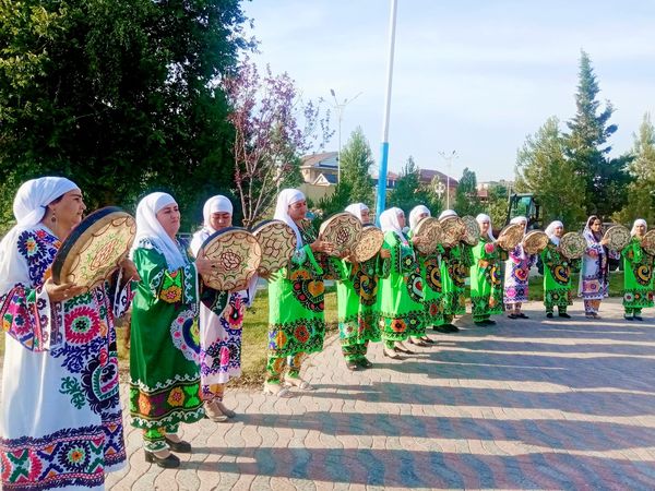 tadzhikskoj-natsionalnoj-vyshivki-chakan-2.jpg