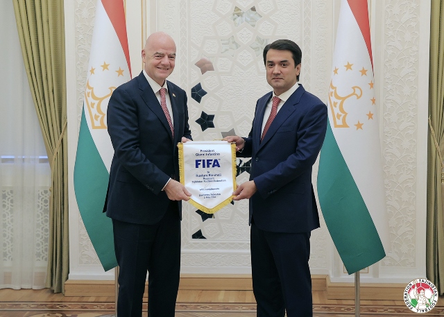 Rustami-Emomali-va-CHanni-Infantino-1.jpg
