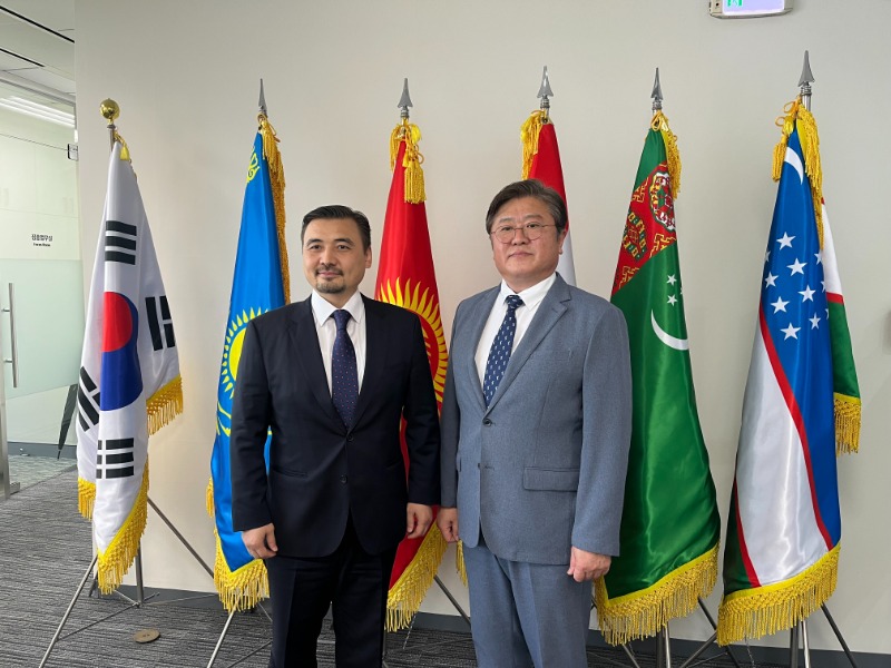 8.1. 주한 카자흐 대사 방문 (3).jpg