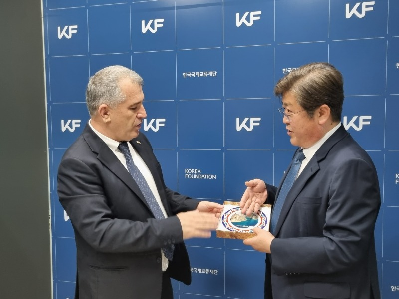 8.7. 주한 타지키스탄 대사 방문 (2).jpg